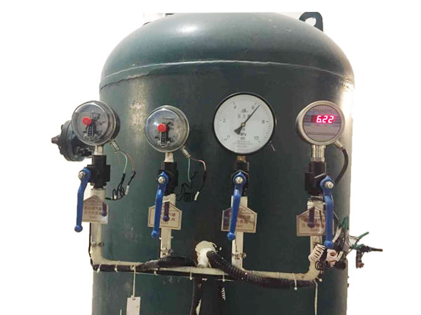 某电厂低压气罐电接点压力表及控制器